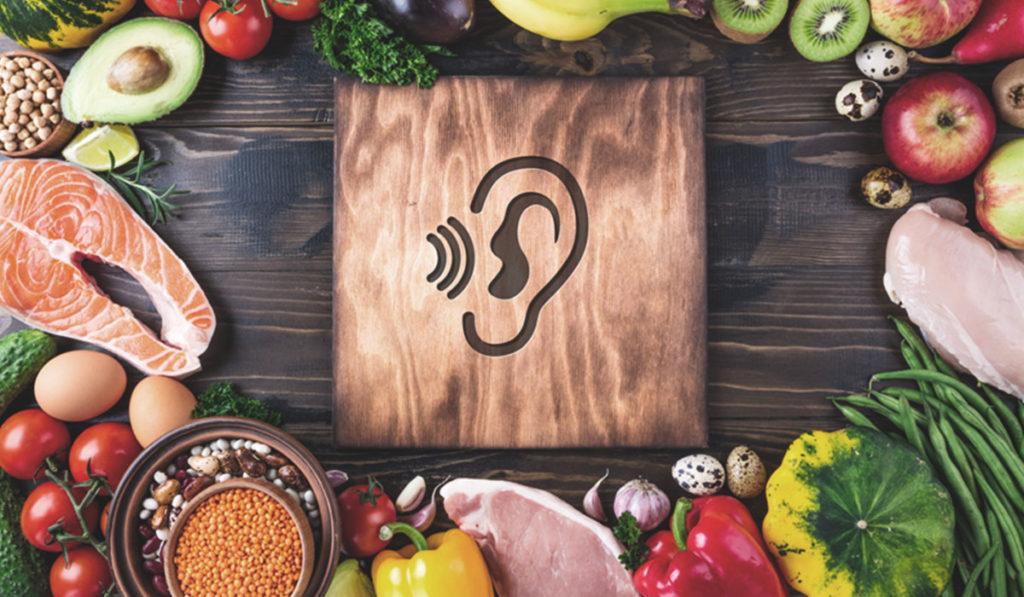 Eine vitaminreiche Ernährung verbessert das Hören deutlich.