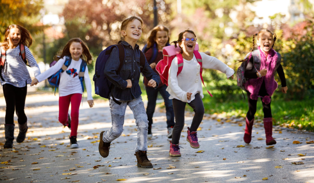 Vom Ohr in den Kopf: Lärmprävention für bessere Noten