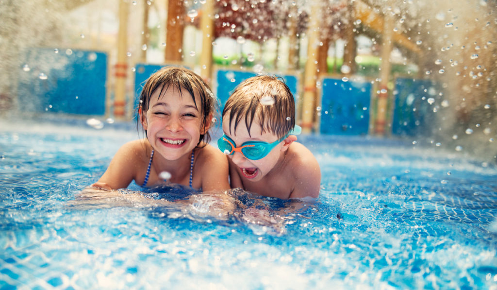 Taucherohr durch Schwimmbad