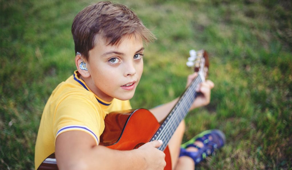 Schöner hören – Modeaccessoires für Hörgeräte