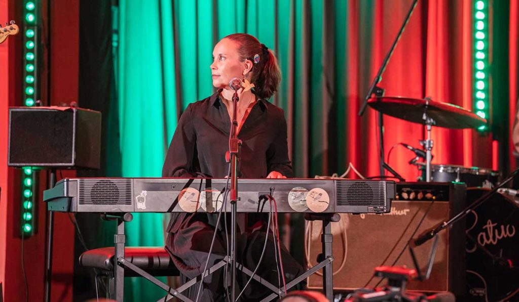 Sängerin und Musiklehrerin mit Cochlea-Implantat: Wieder auf der Bühne