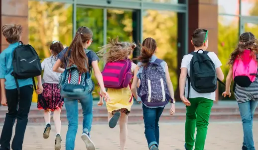 Inklusion im Klassenzimmer: So gelingt Kindern mit Cochlea-Implantat der Schulalltag
